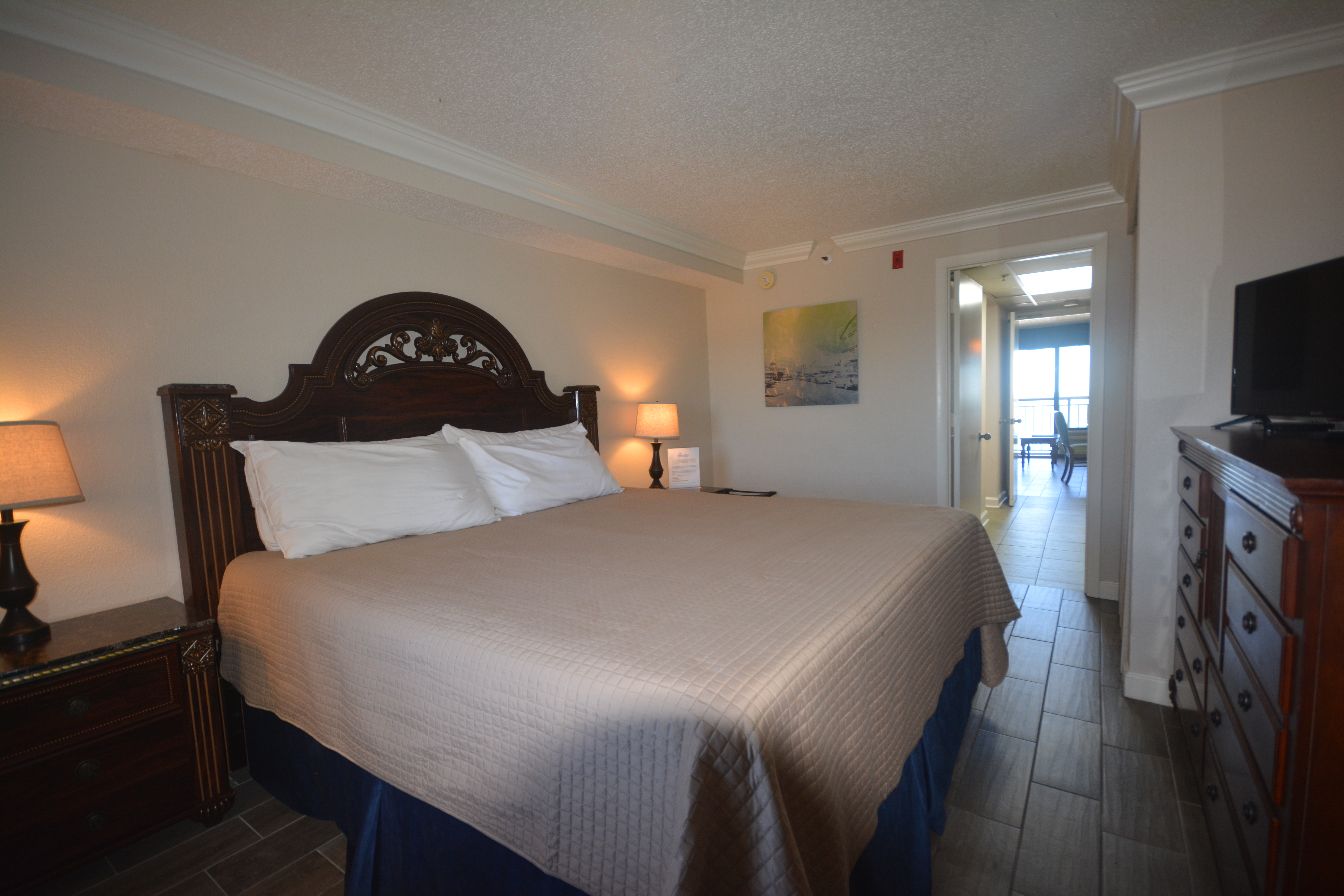 Holiday Inn at the Pavilion - bedroom with 2 double beds and flat screen TV