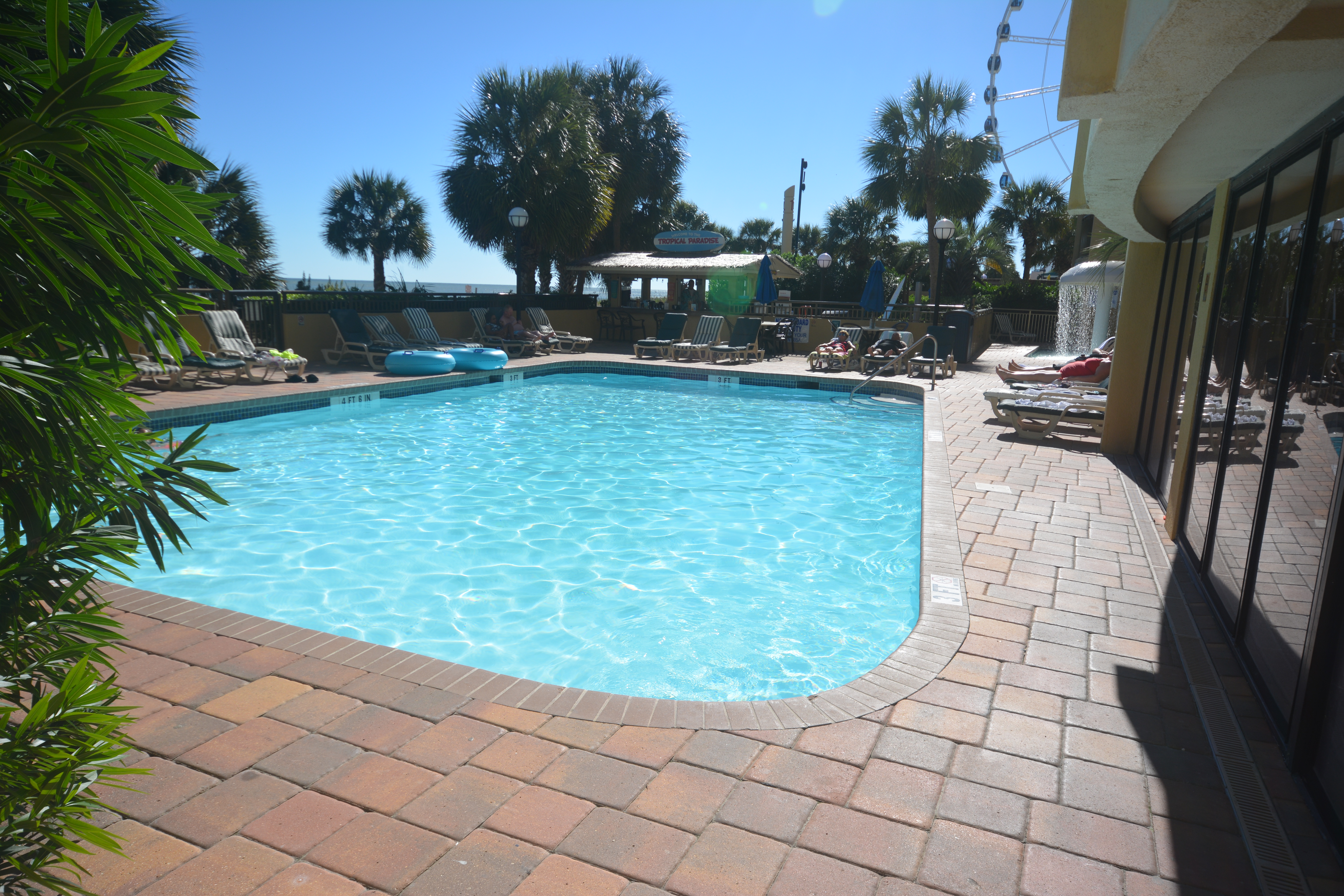 Holiday Inn at the Pavilion outdoor pool & beach bar