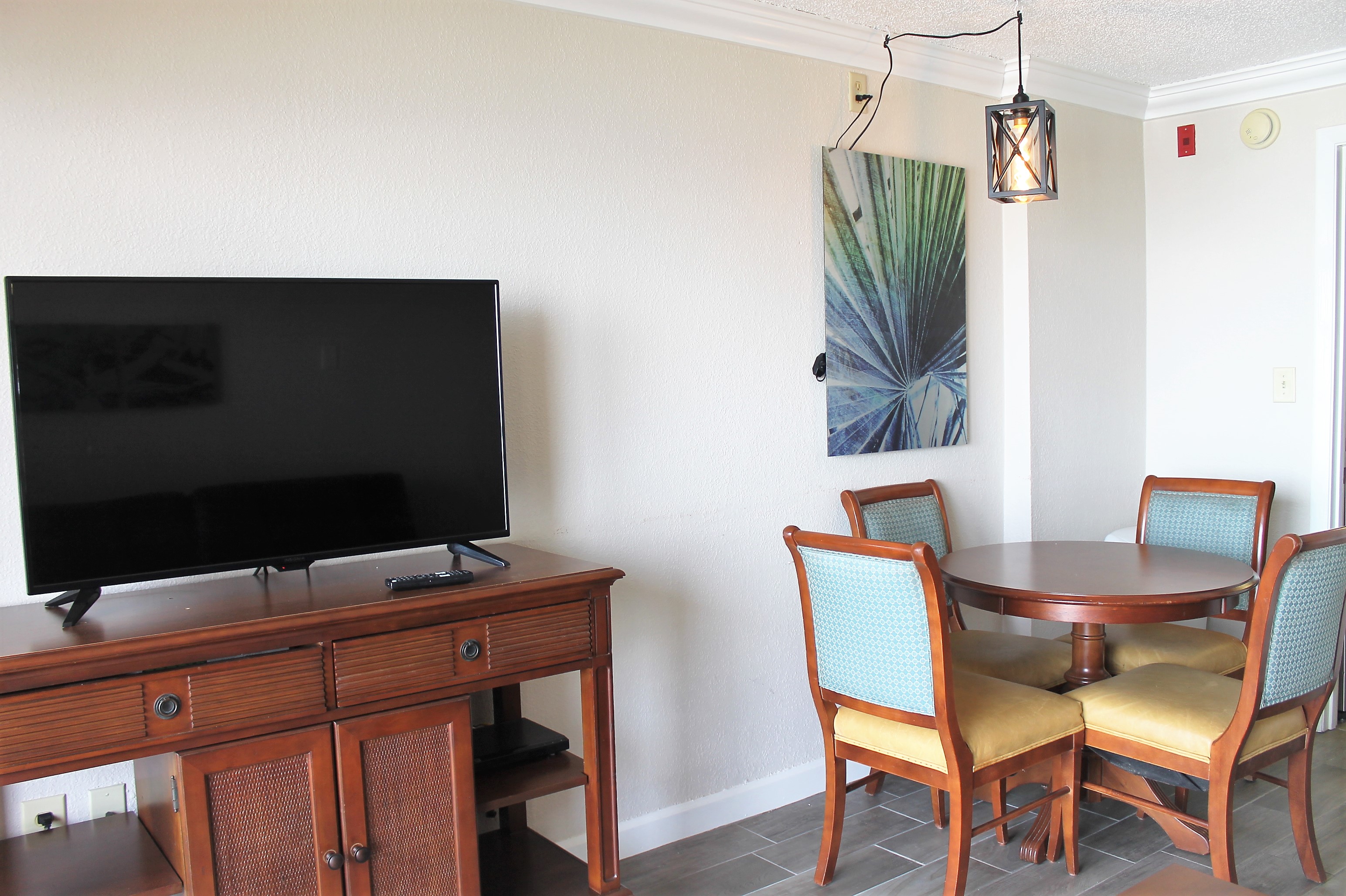 Holiday Inn at the Pavilion - living area overlooking the beach, the pier & the boardwalk
