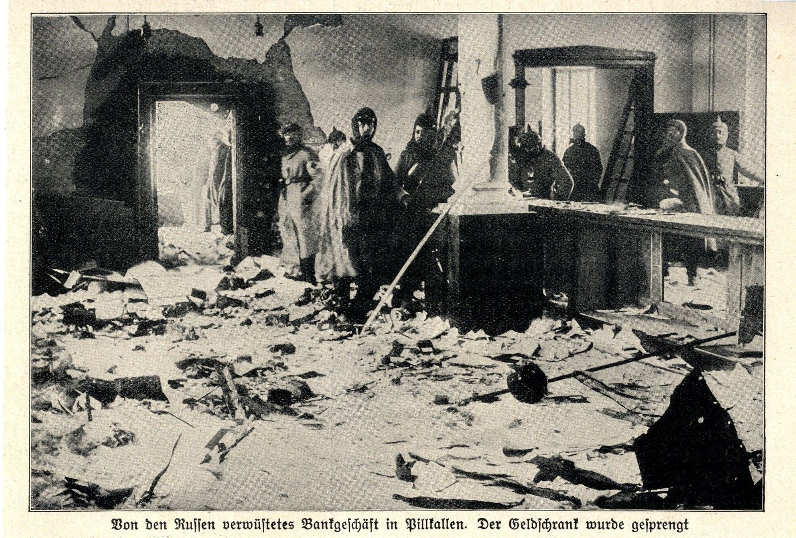 1914-Ostpreussen-Die-Russen-in-Land-Pillkallen-verwuestetes-Bankgeschaft-WW1